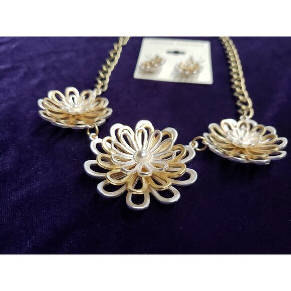 Two Tone Mixed Metals Flower Necklace Set Matte Gold and Silver Tone, w/Earrings - Picture 7 of 12
